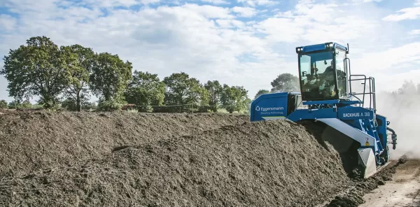 Umsetzer-für-Dreiecksmieten_-Triangular-Windrow-Turner-BACKHUS-A-38-Header