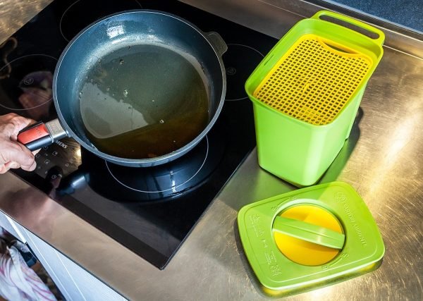 URBA-OIL-1_11_p_contenitori-per-la-raccolta-dellolio-vegetale